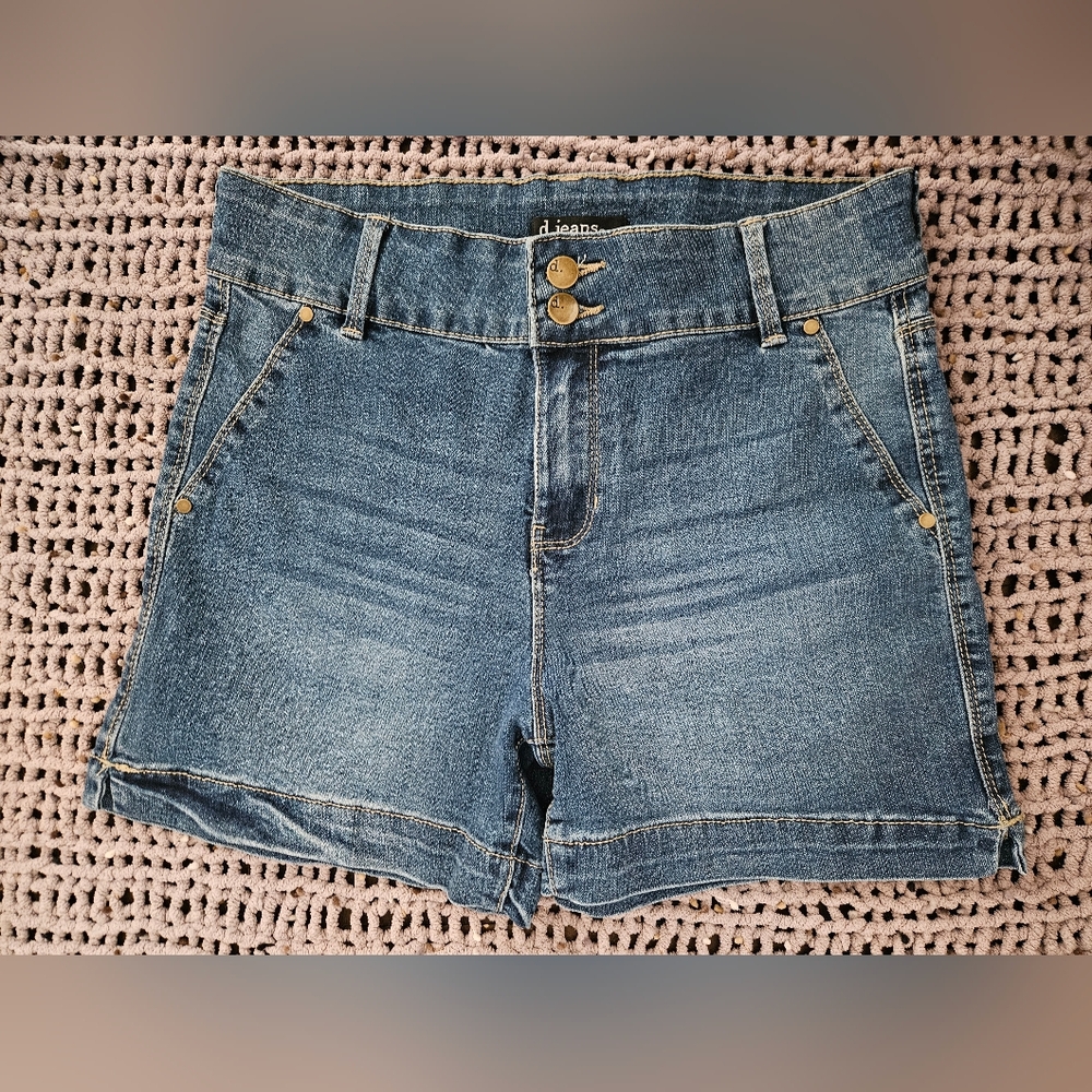 d. jeans Women's Double Button Denim Shorts